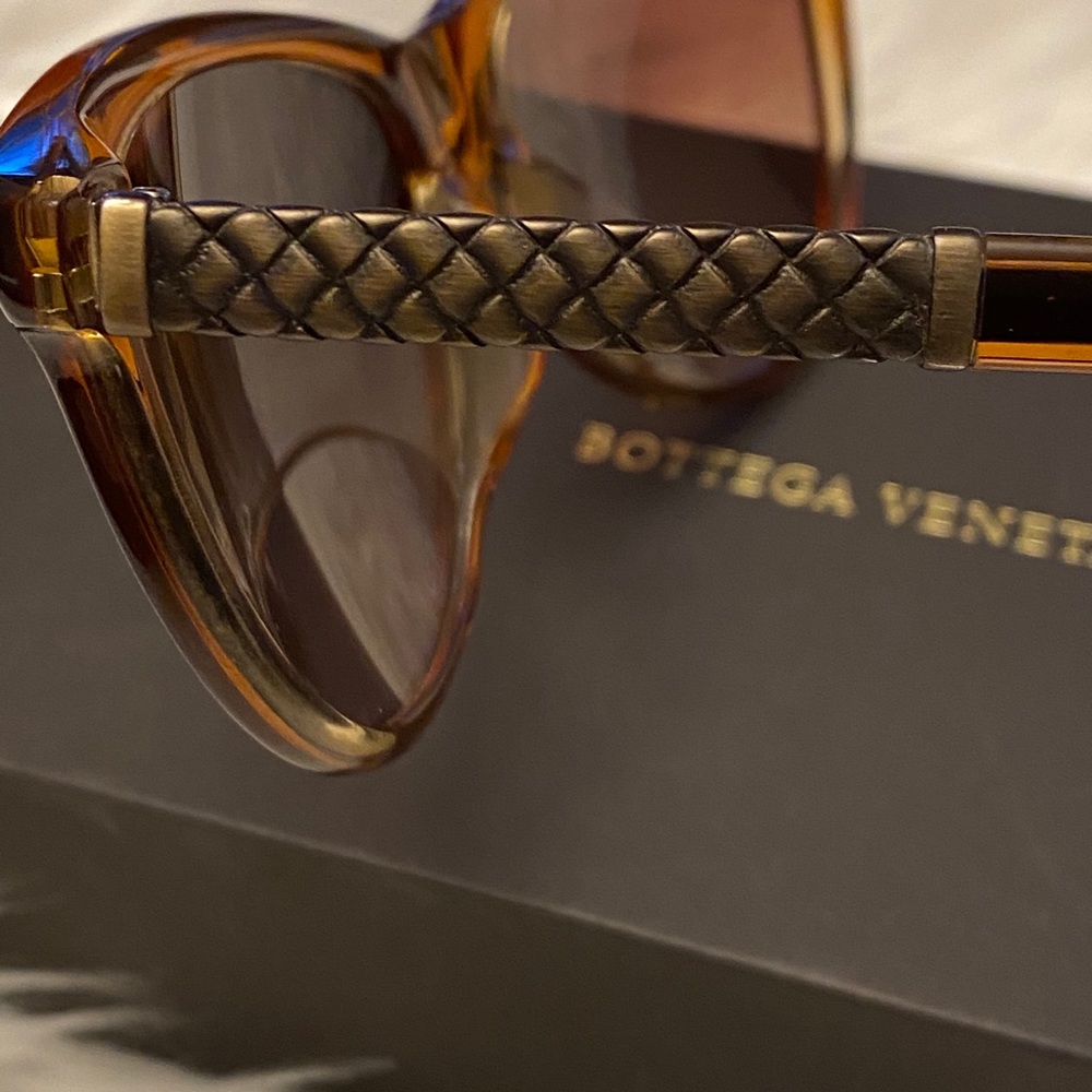 Bottega Veneta Lady Sunglasses - Picture 4 of 15